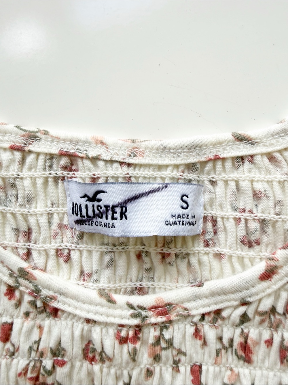 Hollister Smocked Floral Top Size Small - Picture 4 of 6